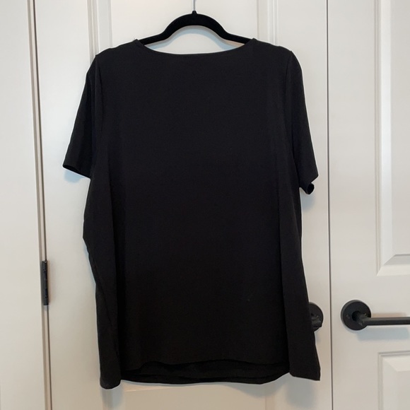Laura plus black t-shirt with pearl details - Picture 6 of 7